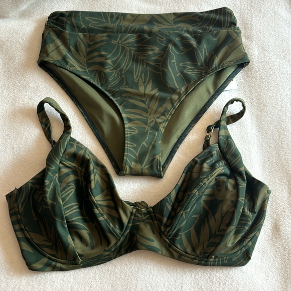 Tropical Bikini DD Cup With Ruched Bottom - Picture 3 of 8